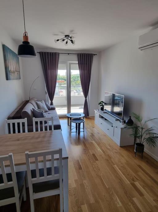 Apartment With Seaview + Private Garage Parking Split Extérieur photo