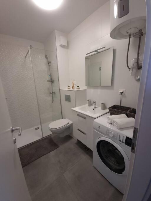 Apartment With Seaview + Private Garage Parking Split Extérieur photo