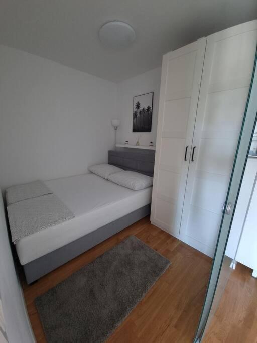 Apartment With Seaview + Private Garage Parking Split Extérieur photo